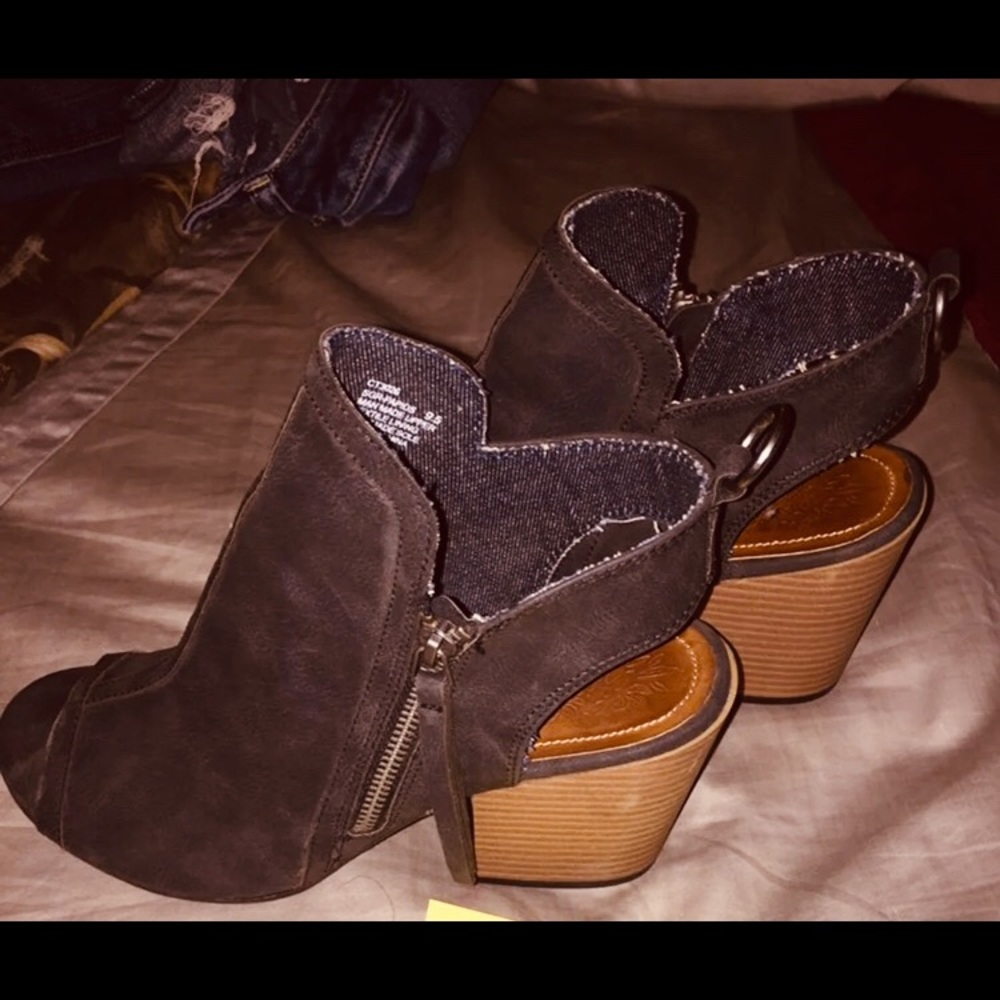 Women’s sandals
